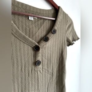 Olive Green Vertically Knitted T-Shirt With Four Buttons